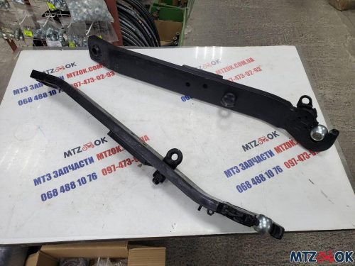 Тяга продольная (согнутая с двух сторон) с крюком К2С МТЗ усиленная 30мм длина 90см между ябл.(к-т2ш) Тяга продольная (согнутая с двух сторон) с крюком К2С МТЗ усиленная 30мм длина 90см между ябл.(к-т2ш)