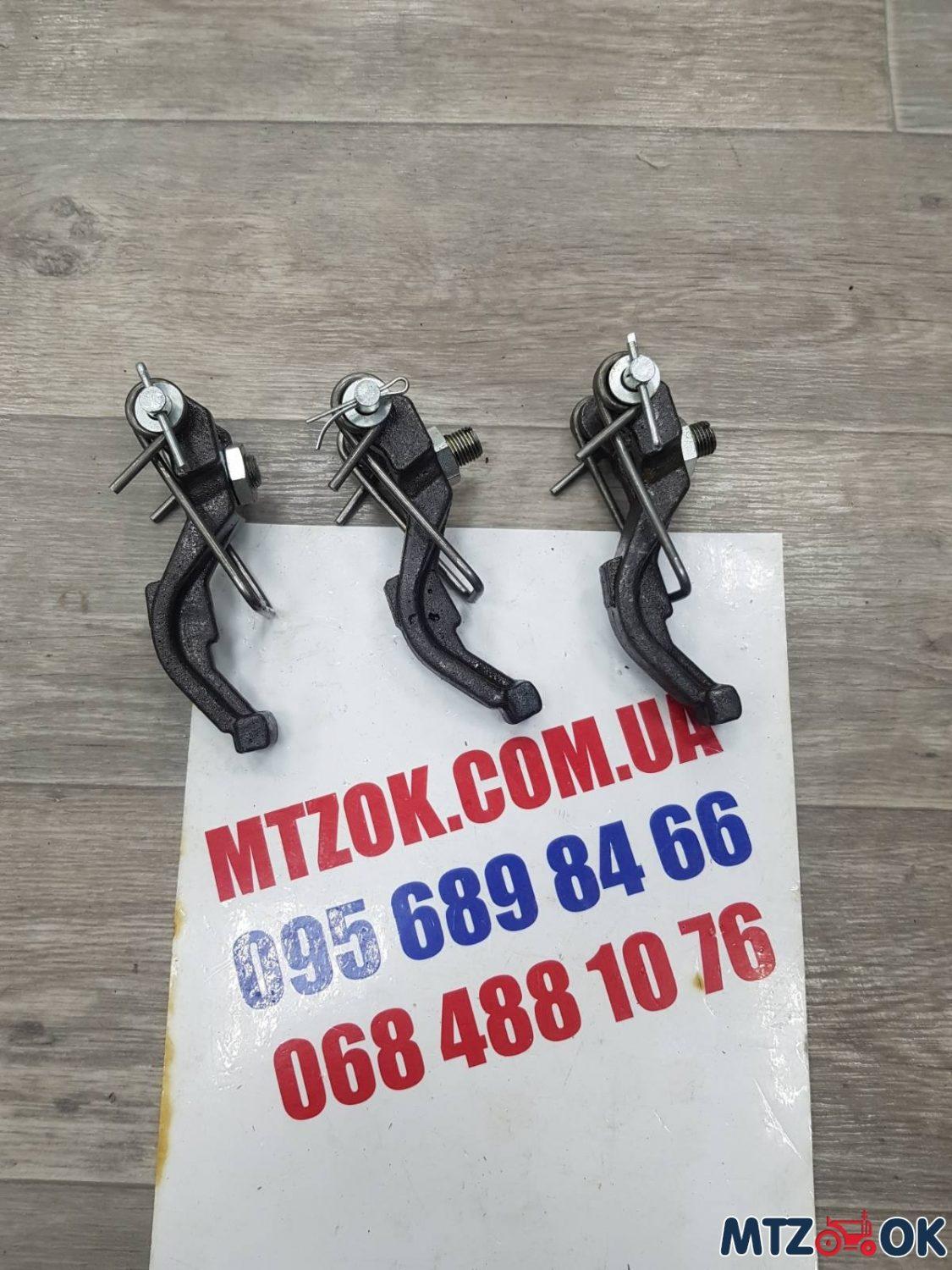 Рычаг оттяж. сцепл. с вилкой (лапка корзины) МТЗ-80 с/о в сборе 3шт. (пр-во МТЗ) 70-1601095-01 Рычаг оттяж. сцепл. с вилкой (лапка корзины) МТЗ-80 с/о в сборе 3шт. (пр-во МТЗ) 70-1601095-01