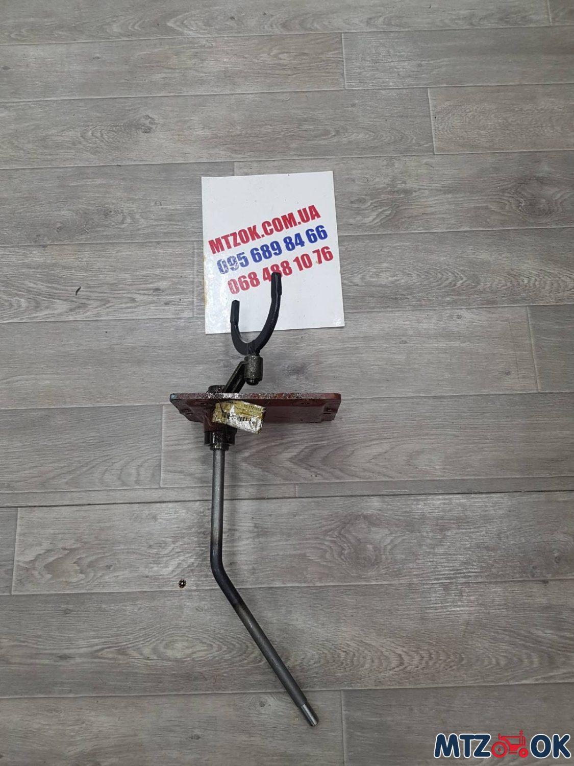 Управление редуктором пониж. МТЗ МК в сб. с/о (кривой рычаг) (пр-во ВЗТЗЧ) 70-1723010 Управление редуктором пониж. МТЗ МК в сб. с/о (кривой рычаг) (пр-во ВЗТЗЧ) 70-1723010