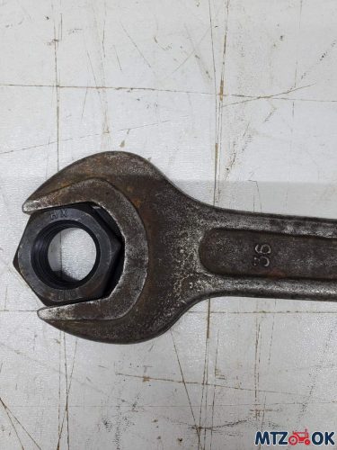 Гайка d=22, ключ 36, шаг резьбы 3мм, твердость металла 10 Гайка d=22, ключ 36, шаг резьбы 3мм, твердость металла 10