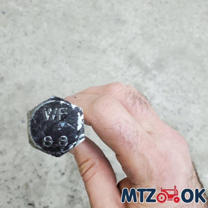 Шпилька крепления кронштейна навески с гайкой 50-4609082 Шпилька крепления кронштейна навески с гайкой 50-4609082