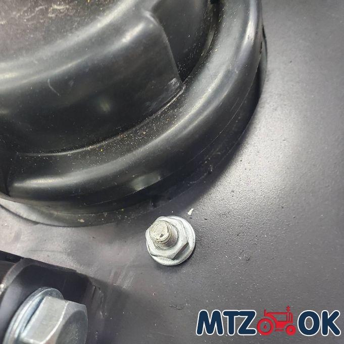 Кронштейн под квадратную фару на кабину МТЗ с куном к-т 2шт. (собств. пр-во) Кронштейн под квадратную фару на кабину МТЗ с куном к-т 2шт. (собств. пр-во)