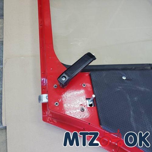 Дверь МТЗ МК левая (в сборе) красная 70-6708040 Дверь МТЗ МК левая (в сборе) красная 70-6708040