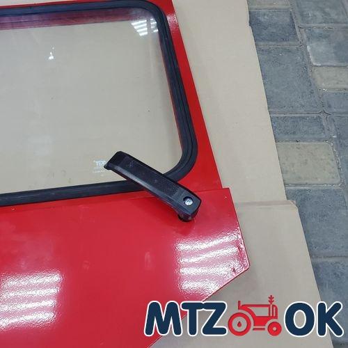 Дверь МТЗ МК левая (в сборе) красная 70-6708040 Дверь МТЗ МК левая (в сборе) красная 70-6708040