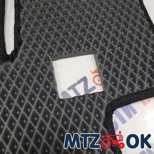 Коврик пола кабины МТЗ УК ЕВА №1 под заводской вариант. рычаг КПП справа (пр-во Украина) Коврик пола кабины МТЗ УК ЕВА №1 под заводской вариант. рычаг КПП справа (пр-во Украина)