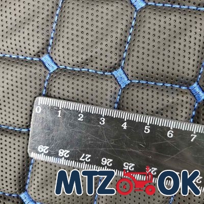 Кожзам черный (синяя стежка. ромб 40х45) псевдоперфорация на поролоне 1.4х1м Кожзам черный (синяя стежка. ромб 40х45) псевдоперфорация на поролоне 1.4х1м