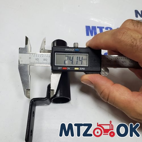 Кронштейн маяка сигнального на заднюю стойку кабины МТЗ (собств. пр-во) Кронштейн маяка сигнального на заднюю стойку кабины МТЗ (собств. пр-во)