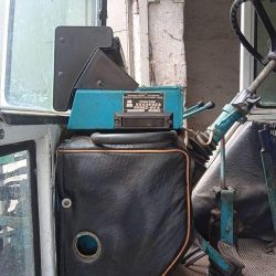 Полка панели кабины ЮМЗ УК с открыванием Полка панели кабины ЮМЗ УК с открыванием