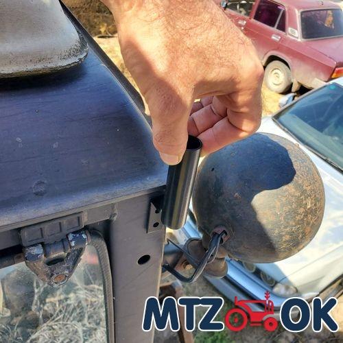 Кронштейн маяка сигнального на заднюю стойку кабины МТЗ (собств. пр-во) Кронштейн маяка сигнального на заднюю стойку кабины МТЗ (собств. пр-во)