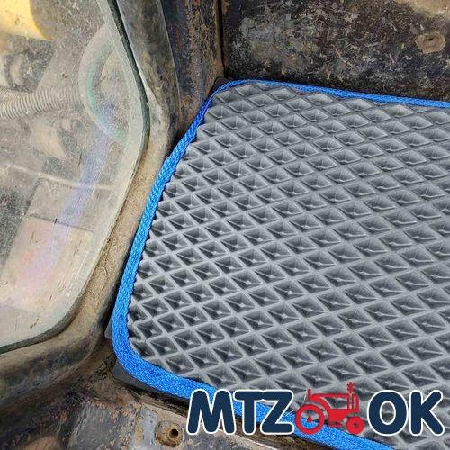 Коврик пола кабины МТЗ УК ЕВА №2 быстросъемный вариант на резиновый тонкий коврик с 2х частей (пр-во Украина) Коврик пола кабины МТЗ УК ЕВА №2 быстросъемный вариант на резиновый тонкий коврик с 2х частей (пр-во Украина)