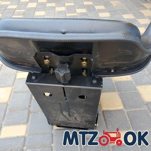 Сиденье МТЗ. ЮМЗ. Т-40. Т-25 с бок. поддержкой 80-6800010 черное Сиденье МТЗ. ЮМЗ. Т-40. Т-25 с бок. поддержкой 80-6800010 черное