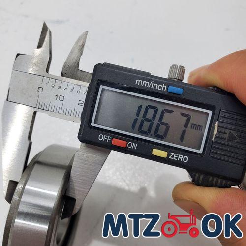 Обшивка торпеды МТЗ МК черный кожзам для оклейки щитка приборов 5 предмета (с ухом) (красная зеленая. синяя строчка) к-т Обшивка торпеды МТЗ МК черный кожзам для оклейки щитка приборов 5 предмета (с ухом) (красная зеленая. синяя строчка) к-т