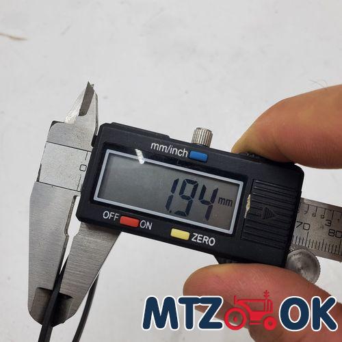 Обшивка торпеды МТЗ МК черный кожзам для оклейки щитка приборов 5 предмета (с ухом) (красная зеленая. синяя строчка) к-т Обшивка торпеды МТЗ МК черный кожзам для оклейки щитка приборов 5 предмета (с ухом) (красная зеленая. синяя строчка) к-т