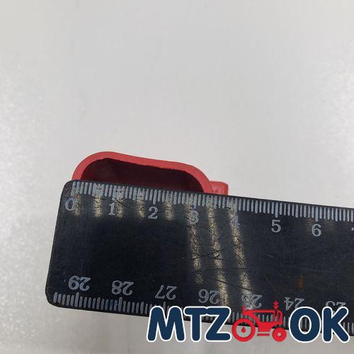 Крышка клеммы "минус" Крышка клеммы "минус"