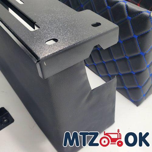 Крышка пульта кабины н/о (пр-во Украина) 85-6700036-Б Крышка пульта кабины н/о (пр-во Украина) 85-6700036-Б