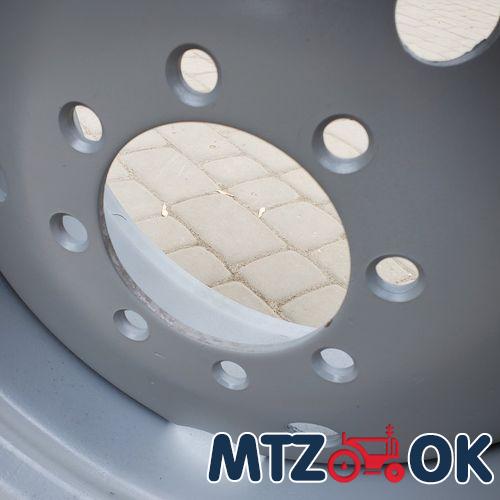 Диск колеса ведущий передний на 8 шпилек МТЗ 892 (13.6х20) Б/У (пр-во БЗДиА) Диск колеса ведущий передний на 8 шпилек МТЗ 892 (13.6х20) Б/У (пр-во БЗДиА)