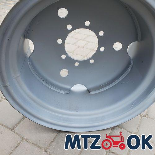 Диск колеса ведущий передний на 8 шпилек МТЗ 892 (13.6х20) Б/У (пр-во БЗДиА) Диск колеса ведущий передний на 8 шпилек МТЗ 892 (13.6х20) Б/У (пр-во БЗДиА)
