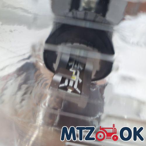 Чехол сидения МТЗ УК к-т спинка h=47см. низ w=45см кожзам (на сиденье оригинал) Чехол сидения МТЗ УК к-т спинка h=47см. низ w=45см кожзам (на сиденье оригинал)