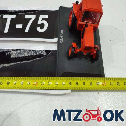 Комплект наклеек "ДТ-75" на капот Комплект наклеек "ДТ-75" на капот