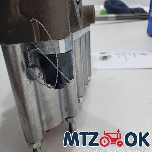 Чехол сидения МТЗ УК к-т спинка h=47см. низ w=45см кожзам (на сиденье оригинал) Чехол сидения МТЗ УК к-т спинка h=47см. низ w=45см кожзам (на сиденье оригинал)