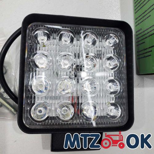 Фара LED квадратна 48W 16 ламп (110х164мм/28) 12/24В для опрыскивателя (синий свет) Фара LED квадратна 48W 16 ламп (110х164мм/28) 12/24В для опрыскивателя (синий свет)