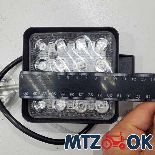 Фара LED квадратна 48W 16 ламп (110х164мм/28) 12/24В для опрыскивателя (синий свет) Фара LED квадратна 48W 16 ламп (110х164мм/28) 12/24В для опрыскивателя (синий свет)