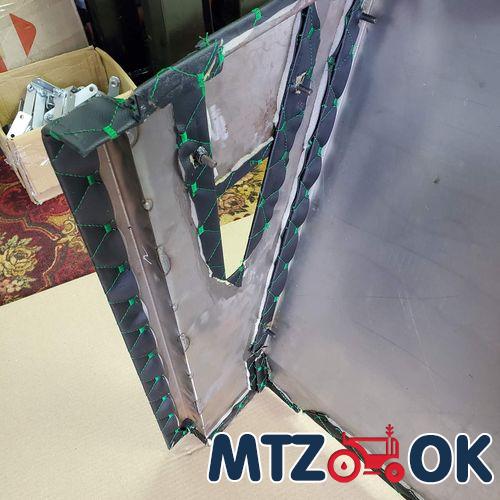 Крышка КПП МТЗ-82 нового образца в сборе без рычага (боковое управление) 70-1703010-А1 Крышка КПП МТЗ-82 нового образца в сборе без рычага (боковое управление) 70-1703010-А1