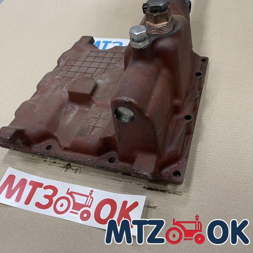 Крышка КПП МТЗ-82 нового образца в сборе без рычага (боковое управление) 70-1703010-А1 Крышка КПП МТЗ-82 нового образца в сборе без рычага (боковое управление) 70-1703010-А1