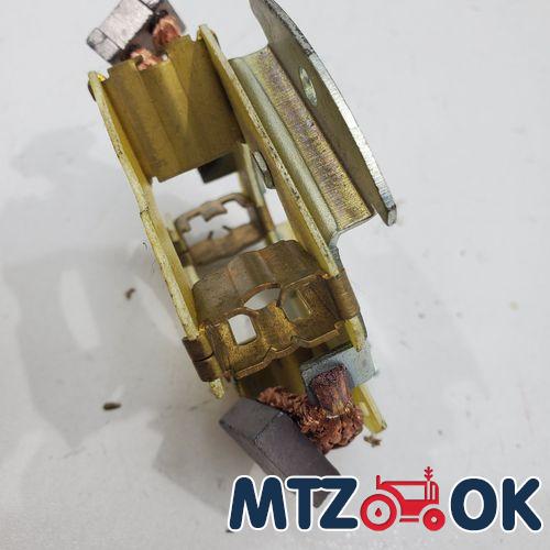 Крышка КПП МТЗ-82 нового образца в сборе без рычага (боковое управление) 70-1703010-А1 Крышка КПП МТЗ-82 нового образца в сборе без рычага (боковое управление) 70-1703010-А1