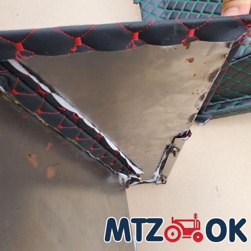 Обшивка торпеды МТЗ МК под пускач (с ухом) справа без отверстия под рычаги распред. (металл в кожзаме)к-т Обшивка торпеды МТЗ МК под пускач (с ухом) справа без отверстия под рычаги распред. (металл в кожзаме)к-т