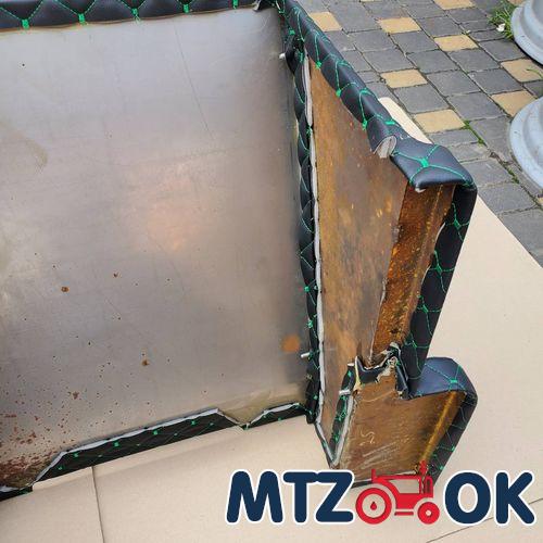 Обшивка торпеды МТЗ МК под пускач (с ухом) справа без отверстия под рычаги распред. (металл в кожзаме)к-т Обшивка торпеды МТЗ МК под пускач (с ухом) справа без отверстия под рычаги распред. (металл в кожзаме)к-т