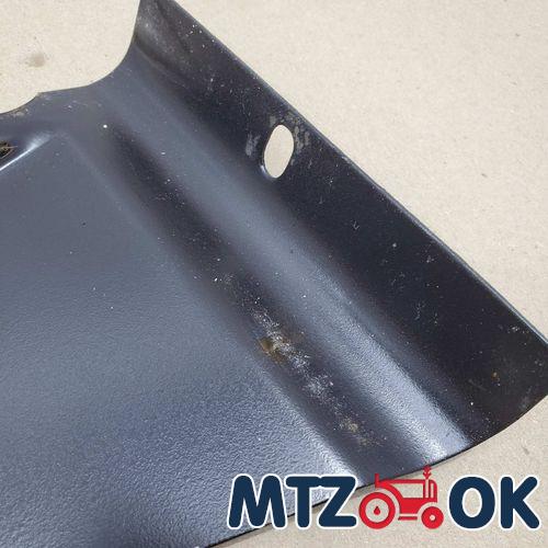 Обшивка торпеды МТЗ МК под пускач (с ухом) справа без отверстия под рычаги распред. (металл в кожзаме)к-т Обшивка торпеды МТЗ МК под пускач (с ухом) справа без отверстия под рычаги распред. (металл в кожзаме)к-т