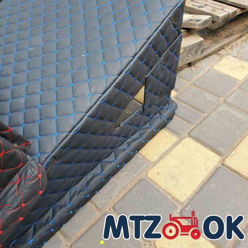 Обшивка торпеды МТЗ МК под пускач (с ухом) справа без отверстия под рычаги распред. (металл в кожзаме)к-т Обшивка торпеды МТЗ МК под пускач (с ухом) справа без отверстия под рычаги распред. (металл в кожзаме)к-т