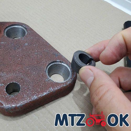 Зажим тяги капота МТЗ 892 90-8400021 Зажим тяги капота МТЗ 892 90-8400021