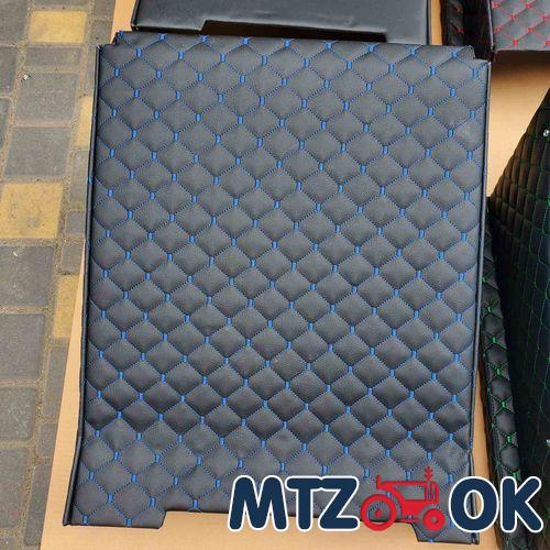 Обшивка торпеды МТЗ МК под стартер (без уха) cправа без отверстия под рычаги распределителя (металл в кожзаме) к-т Обшивка торпеды МТЗ МК под стартер (без уха) cправа без отверстия под рычаги распределителя (металл в кожзаме) к-т