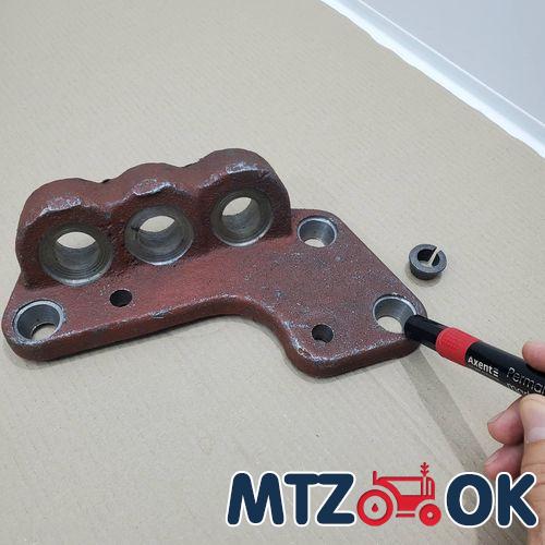 Зажим тяги капота МТЗ 892 90-8400021 Зажим тяги капота МТЗ 892 90-8400021