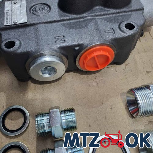 Гидрораспределитель 1Р80+Л12 (1 плавающая секция) со штуцерами (Болгария) 1Р80+Л12 Гидрораспределитель 1Р80+Л12 (1 плавающая секция) со штуцерами (Болгария) 1Р80+Л12