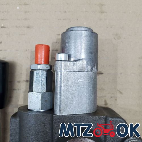 Гидрораспределитель 1Р80+Л12 (1 плавающая секция) со штуцерами (Болгария) 1Р80+Л12 Гидрораспределитель 1Р80+Л12 (1 плавающая секция) со штуцерами (Болгария) 1Р80+Л12