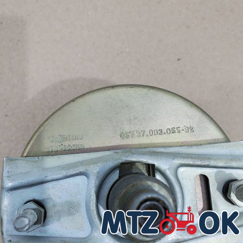 Колпачек на гайку 32 (пластик) стрелка Колпачек на гайку 32 (пластик) стрелка