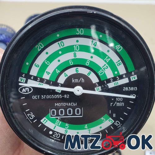 Колпачек на гайку 32 (пластик) стрелка Колпачек на гайку 32 (пластик) стрелка