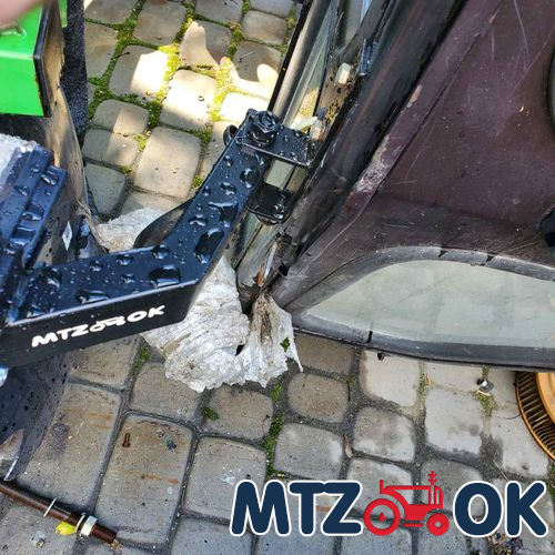 Колпачек на гайку 32 (пластик) стрелка Колпачек на гайку 32 (пластик) стрелка