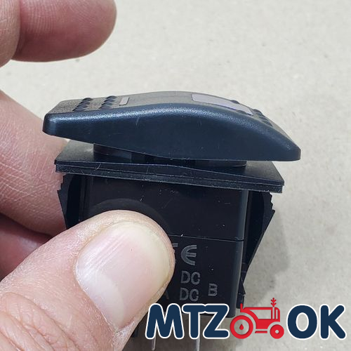 Колпачек на гайку 32 (пластик) стрелка Колпачек на гайку 32 (пластик) стрелка