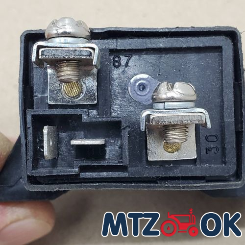 Колпачек на гайку 32 (пластик) стрелка Колпачек на гайку 32 (пластик) стрелка