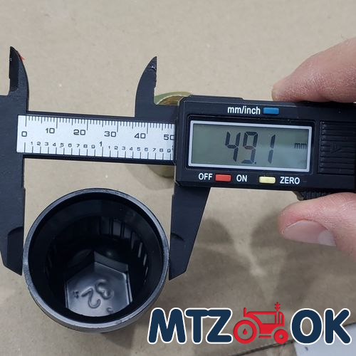 Колпачек на гайку 32 (пластик) стрелка Колпачек на гайку 32 (пластик) стрелка