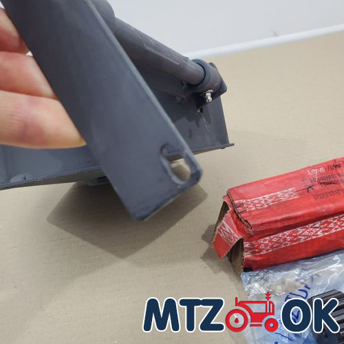 Колпачек на гайку 32 (пластик) стрелка Колпачек на гайку 32 (пластик) стрелка