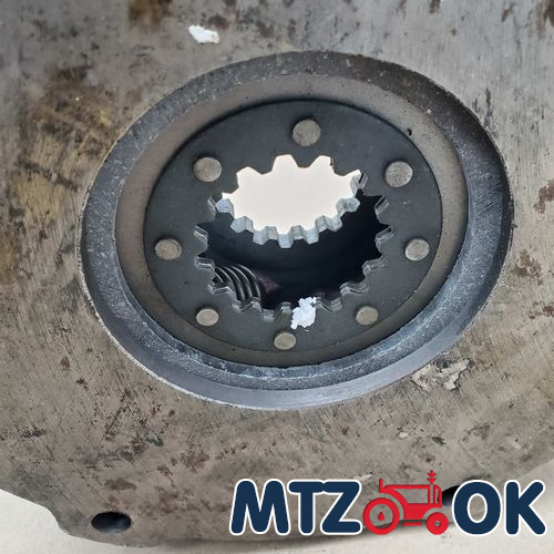 Колпачек на гайку 32 (пластик) стрелка Колпачек на гайку 32 (пластик) стрелка