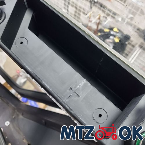 Полочка ручки двери МТЗ УК правая в сборе (прикуриватель. USB-зарядка. держатель телефона) (пластик) 80-6708600-П-СБ Полочка ручки двери МТЗ УК правая в сборе (прикуриватель. USB-зарядка. держатель телефона) (пластик) 80-6708600-П-СБ