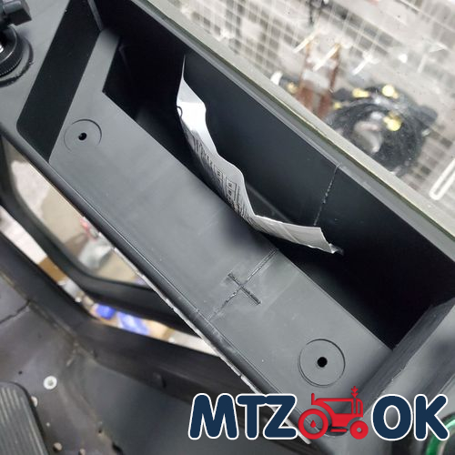 Полочка ручки двери МТЗ УК правая в сборе (прикуриватель. USB-зарядка. держатель телефона) (пластик) 80-6708600-П-СБ Полочка ручки двери МТЗ УК правая в сборе (прикуриватель. USB-зарядка. держатель телефона) (пластик) 80-6708600-П-СБ