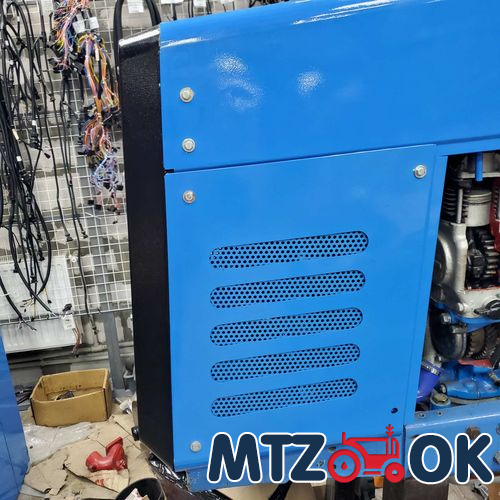 Капот МТЗ 892 в сборе (без боковин) (собств. пр-во) 90-8402020 Капот МТЗ 892 в сборе (без боковин) (собств. пр-во) 90-8402020