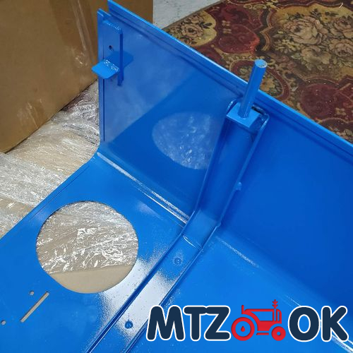 Капот МТЗ 892 в сборе (без боковин) (собств. пр-во) 90-8402020 Капот МТЗ 892 в сборе (без боковин) (собств. пр-во) 90-8402020